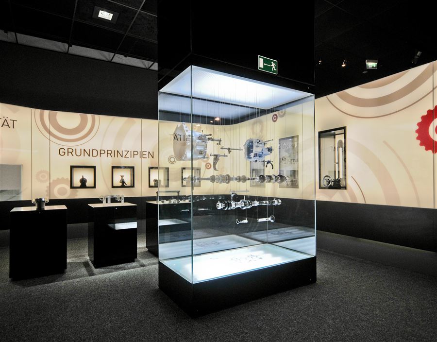 Ausstellung der Firma GETRAG auf dem Nürburgring